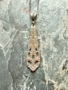 “Swirls” Necklace