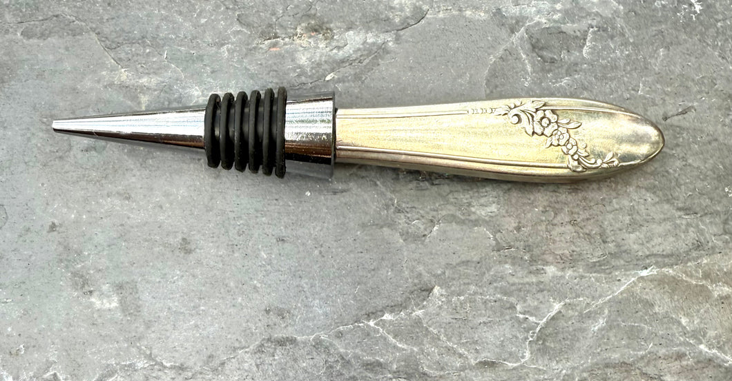 Queen Bess 2   #8 wine bottle stopper