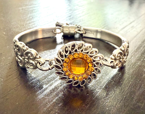 “Spanish Crown” Snap Bracelet