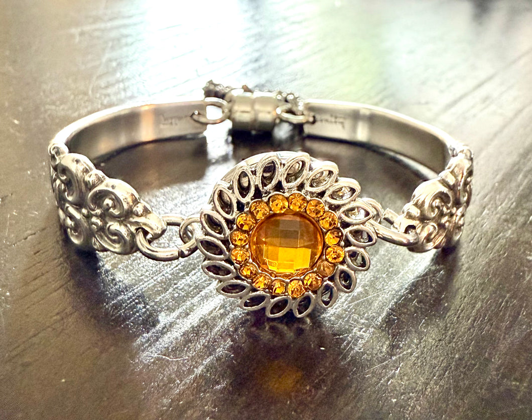 “Spanish Crown” Snap Bracelet