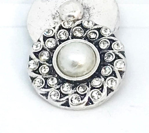 Pretty Round Pearl and Crystal Snap